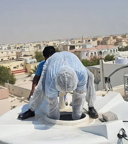 لماذا تختار أفضل شركة تنظيف خزانات بالشارقة