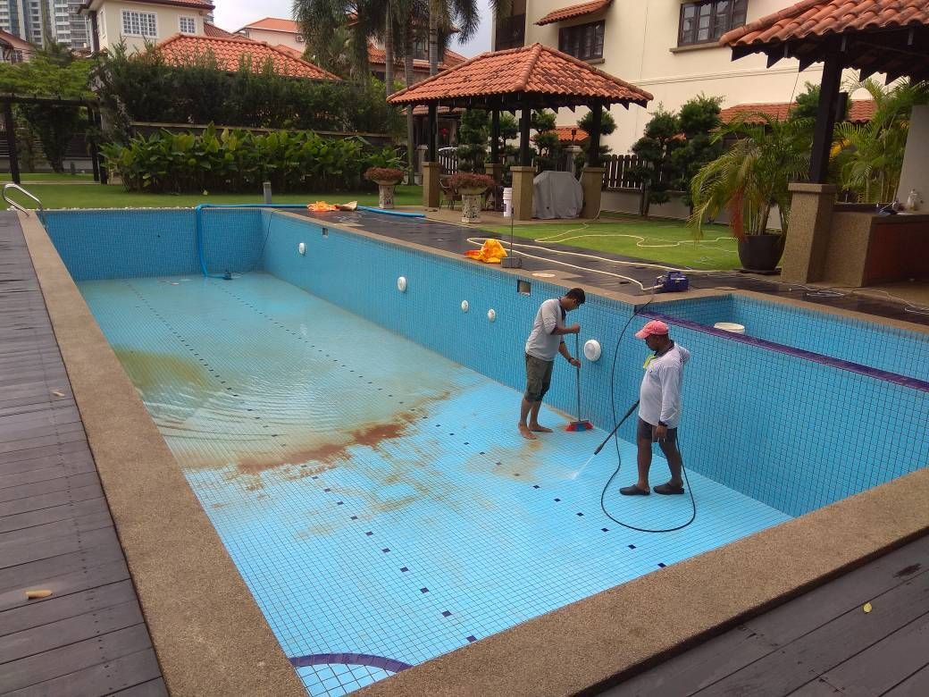 شركة تنظيف المسابح والحدائق بدبي