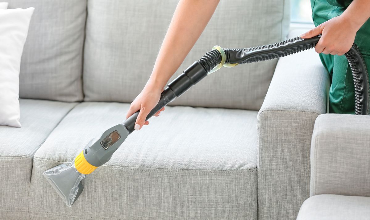 احجز الآن مع أفضل شركة تنظيف كنب واستعد رونق أثاث منزلك